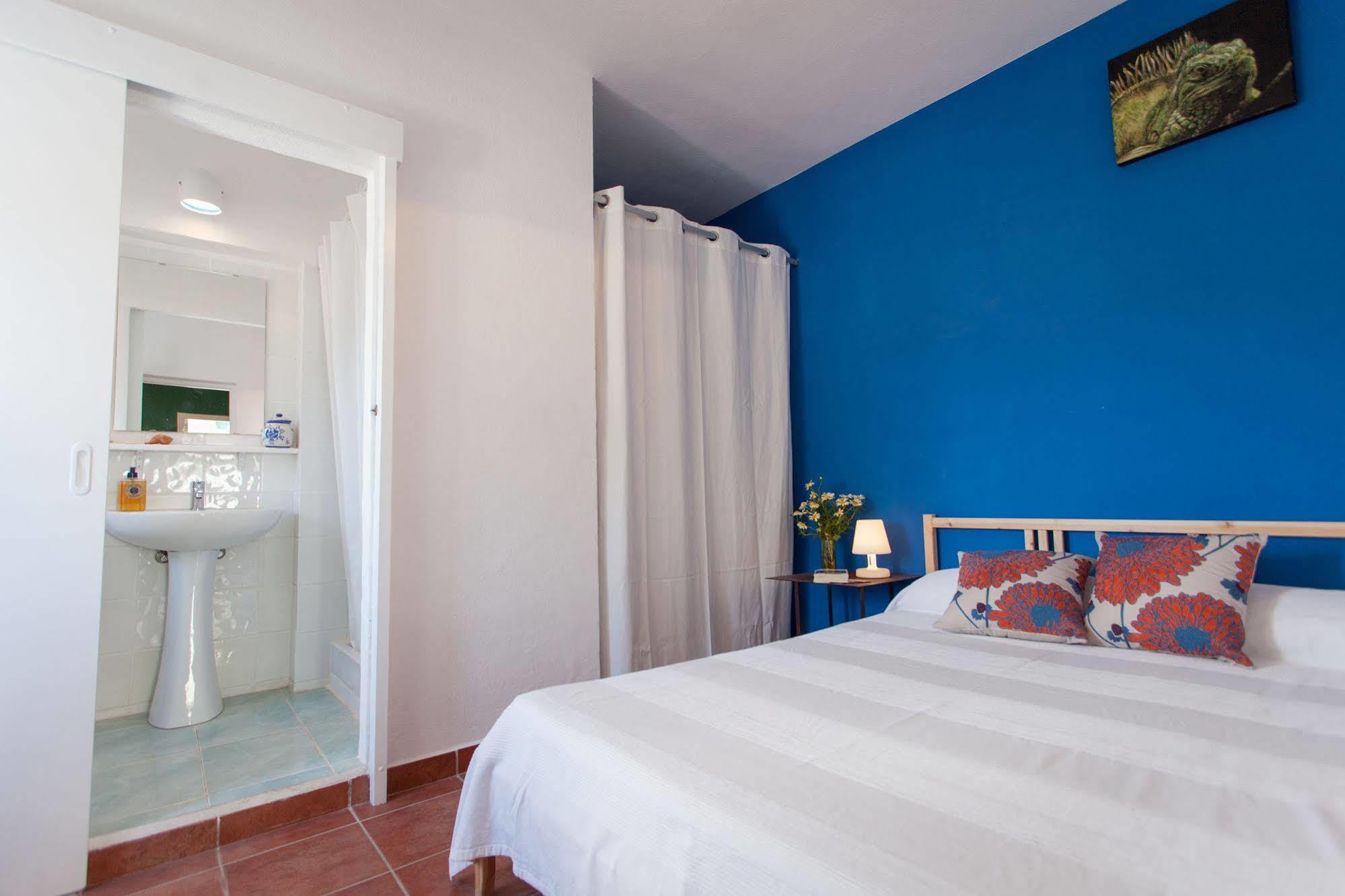 Cosmos Grand Hostal Sant Francesc de s'Estany Buitenkant foto