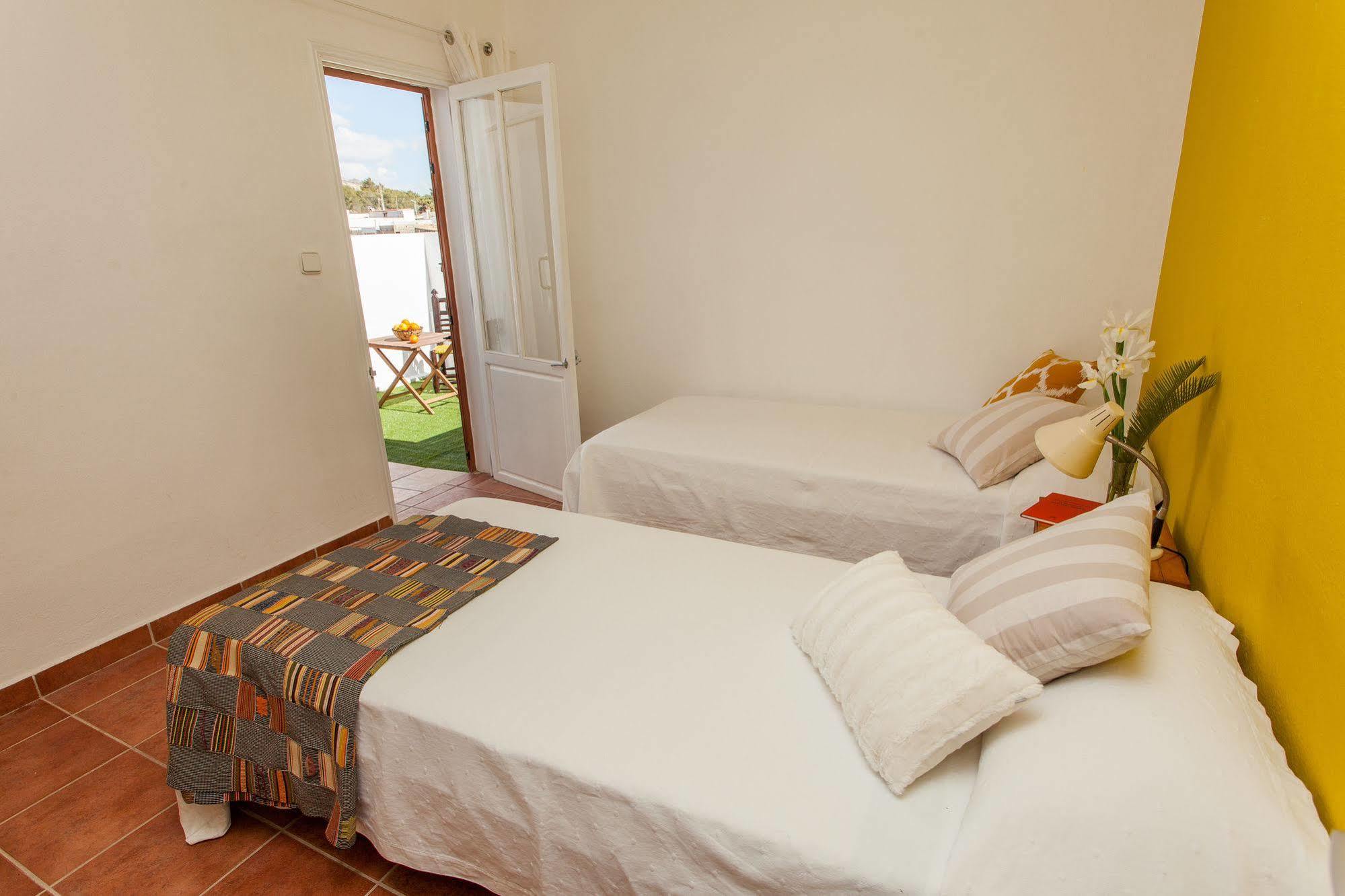 Cosmos Grand Hostal Sant Francesc de s'Estany Buitenkant foto